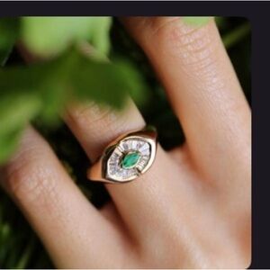 Elegant Gold and Green Stone Ring